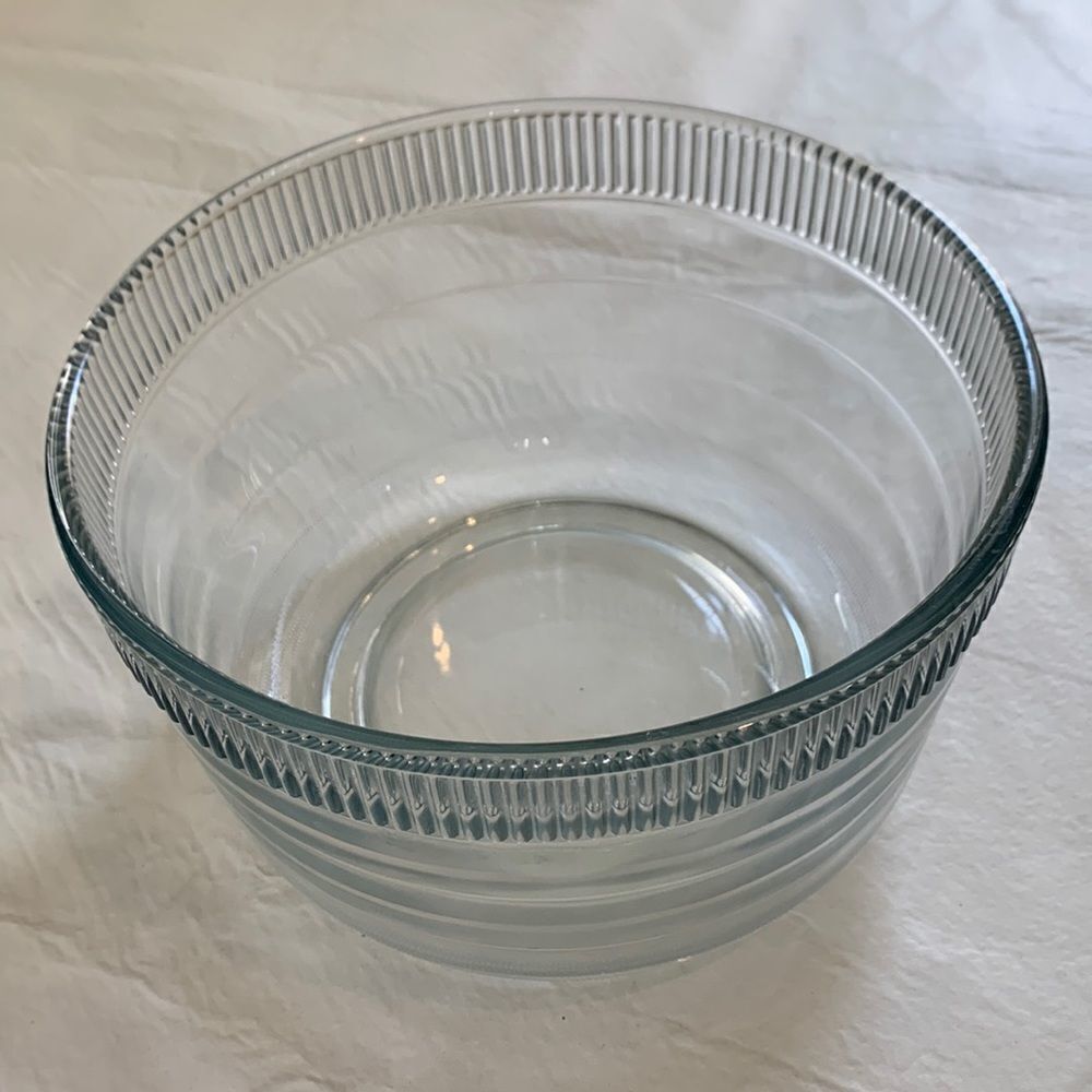 Clear Glass Serving Bowl Layered Ribbed Edge Design Heavy 3 Quart Or 12 Cups